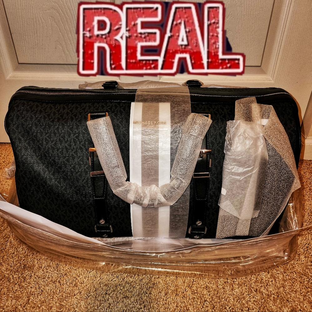 BEDFORD TRAVEL EXTRA-LARGE LOGO STRIPE WEEKENDER BAG